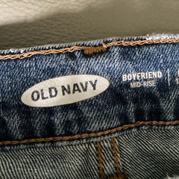 Old  Navy mid rise boyfriend jeans. Size 6 - Picture 2 of 8